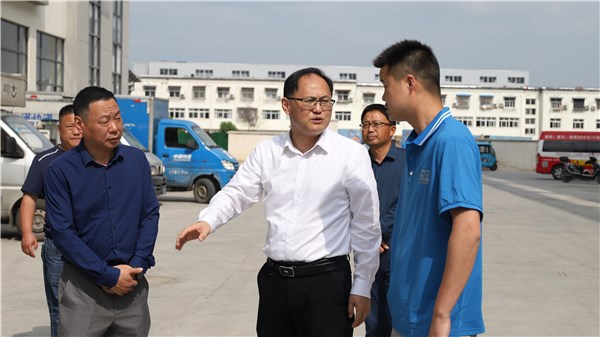 市委副書記鄭曉軍深入調(diào)研電商與快遞業(yè)倉儲(chǔ)服務(wù)發(fā)展情況